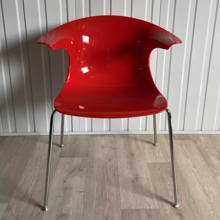 Chaise visiteur rouge, plexiglas