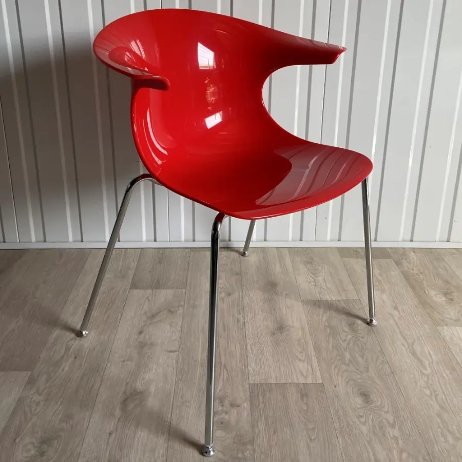 Chaise visiteur rouge, plexiglas