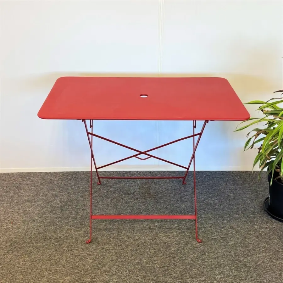 Table pliante 97x57cm Fermob, coloris Piment