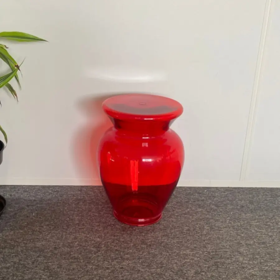 Tabouret rouge, designed by Kartell with Starck