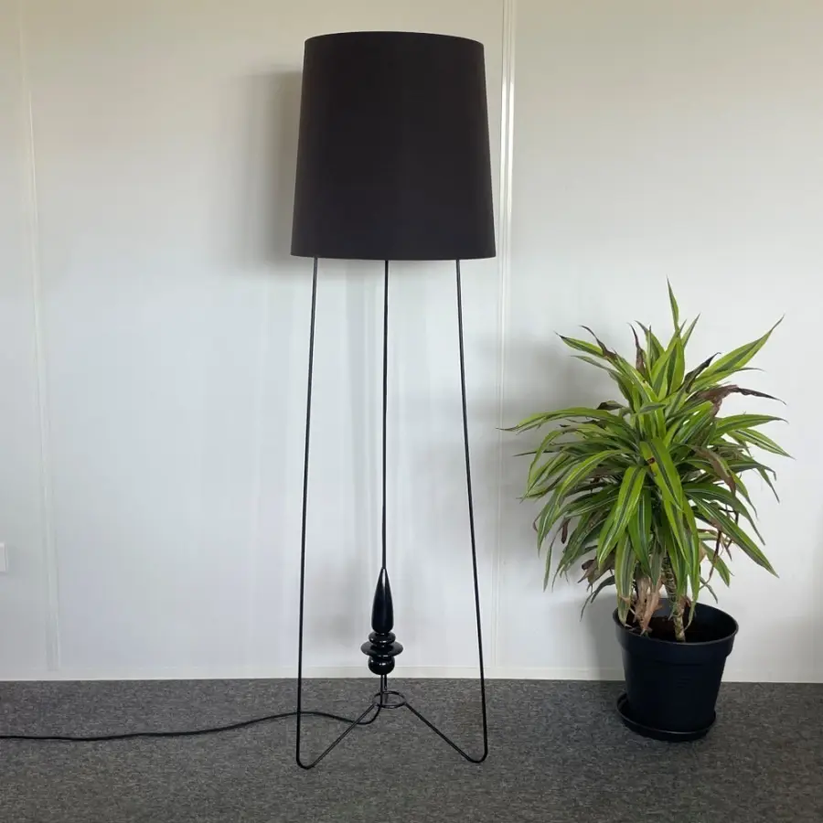Lampe sur pied by Henrik Pedersen